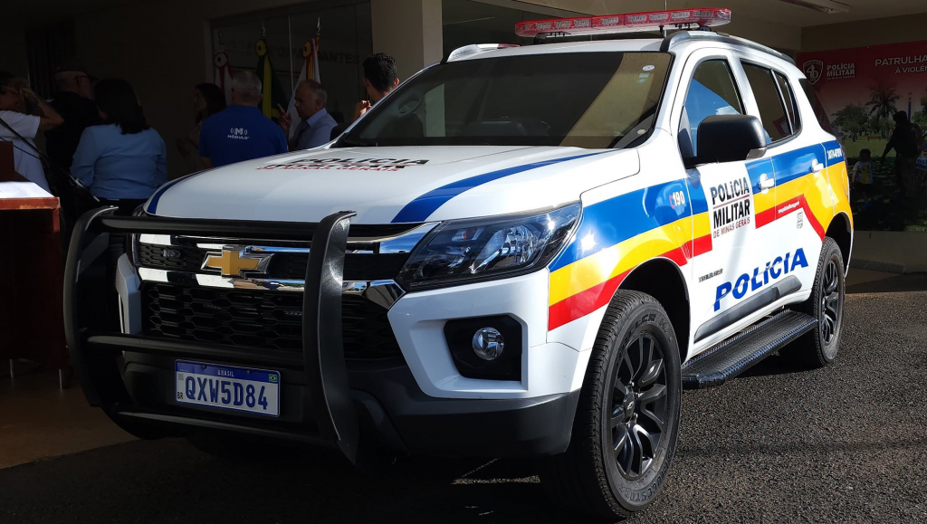 Carro ligado a roubo de carga é encontrado em...