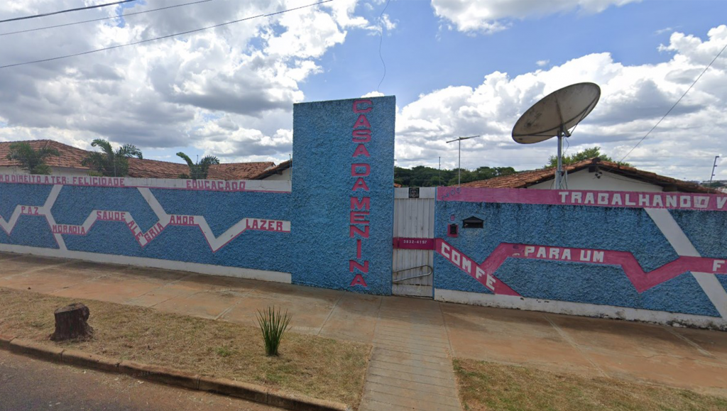 Casa da Menina realiza sorteio de uma Honda Biz...