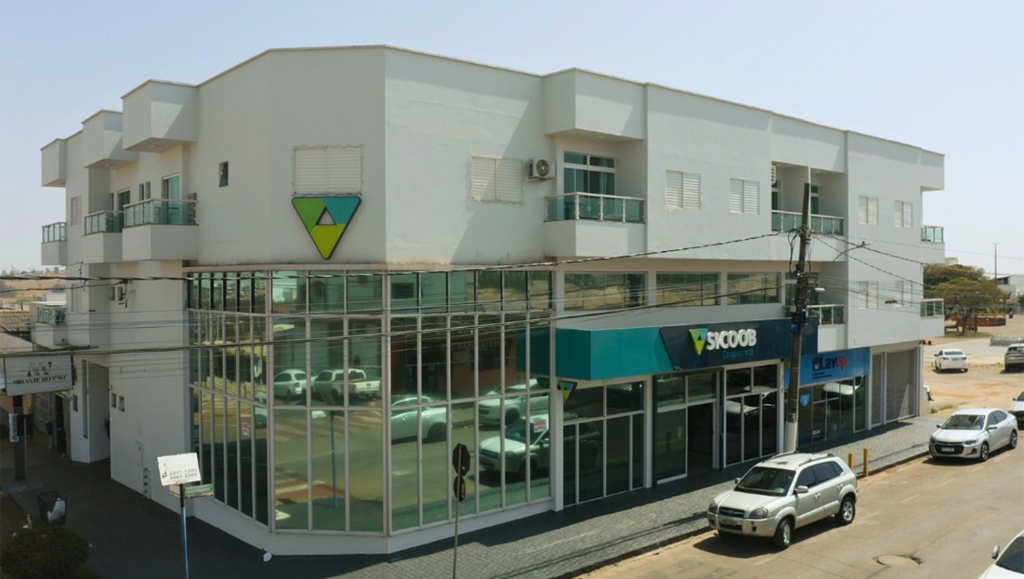 Sicoob Coopacredi reinaugura agência em Coromandel