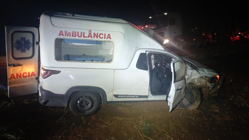 Ambulância da Prefeitura de Coromandel se envolve em acidente...