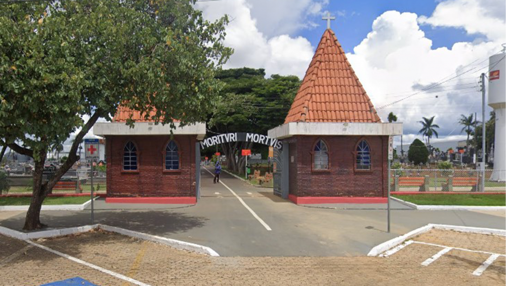 Cemitério Municipal de Patrocínio passa por manutenção antes do...