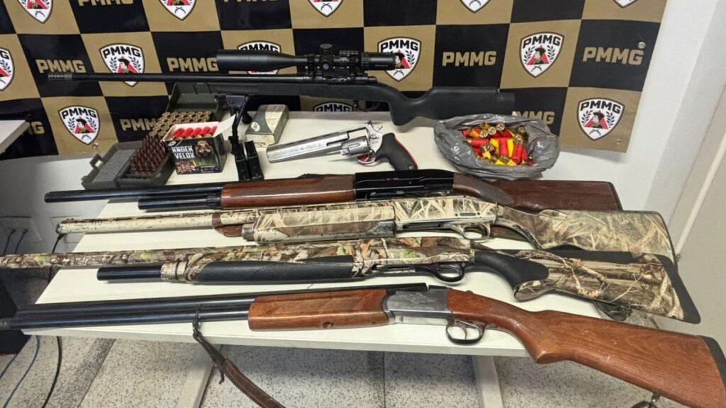 Cinco caçadores são presos com armas em Coromandel