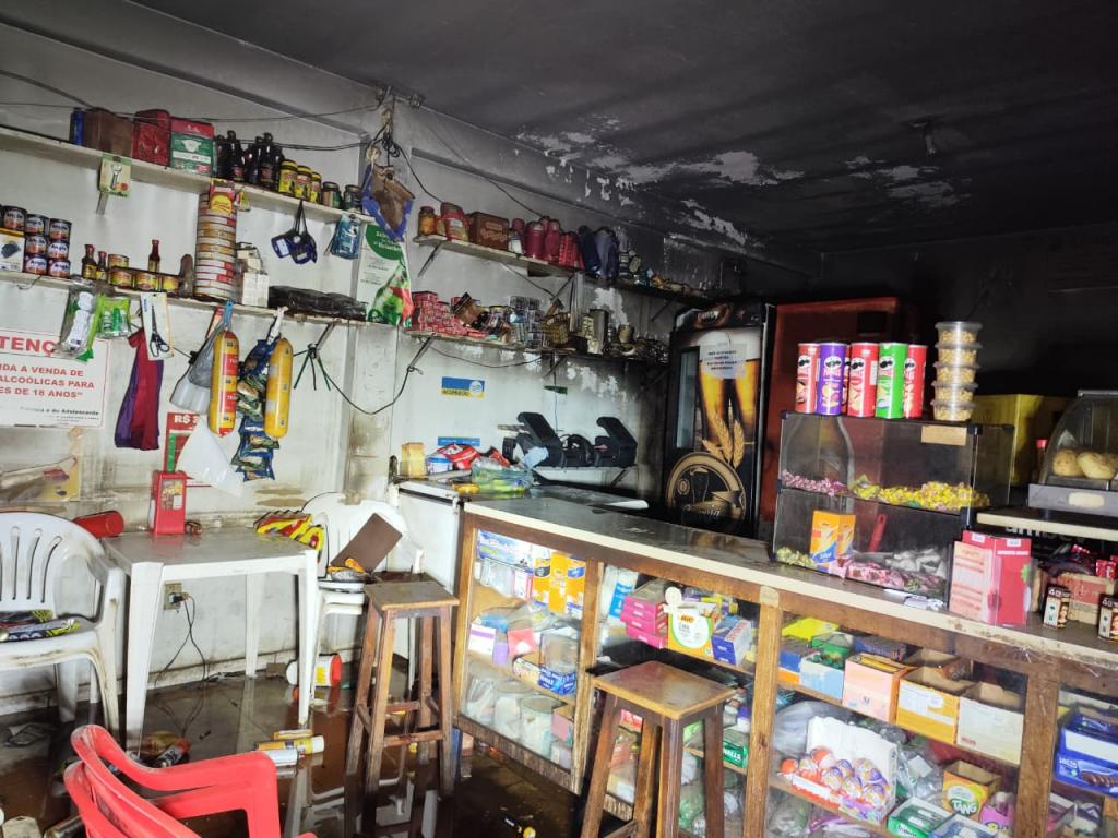 Fogo destrói parte de bar no centro de Patrocínio