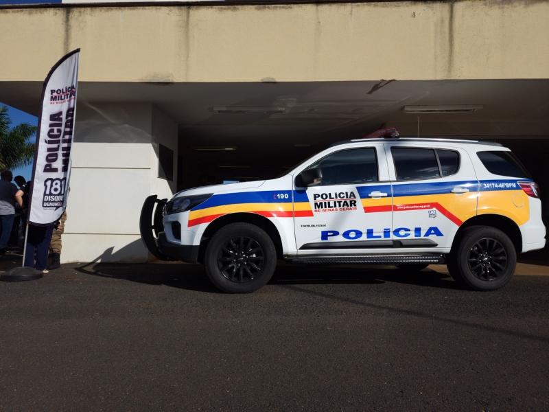 Homens são flagrados com facas no bairro São Francisco...