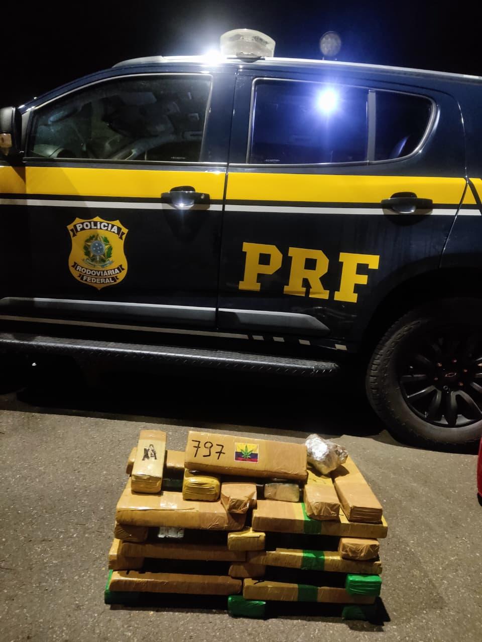 Imagem 1 do post PRF apreende 30 tabletes de maconha e prende homem em ônibus na BR-365