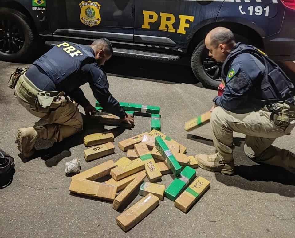 PRF apreende 30 tabletes de maconha e prende homem...