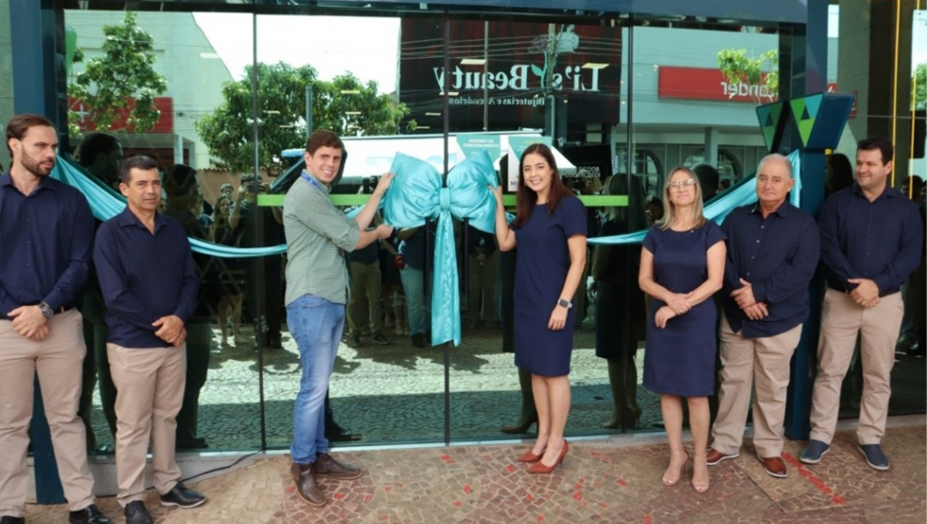 Sicoob Coopacredi inaugura Agência Empreende e entrega Base Comunitária...