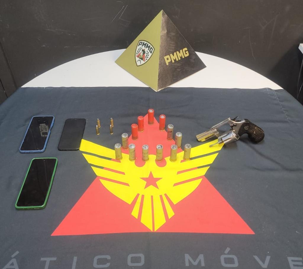 Trio é preso com revólver calibre .38 carregado no...