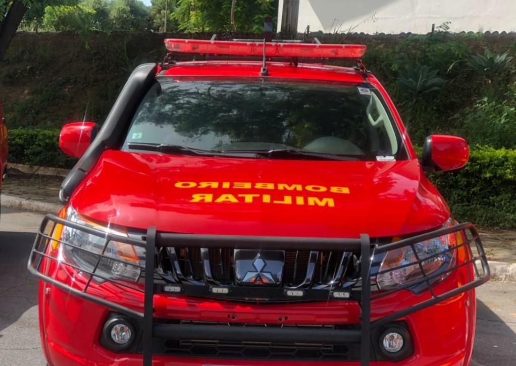 Colisão frontal na noite deste domingo deixa mulher ferida...