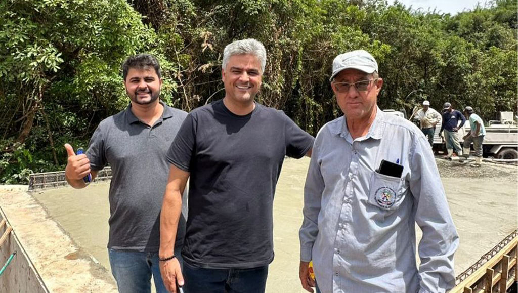 Ponte de concreto substitui estrutura de madeira em Santo...