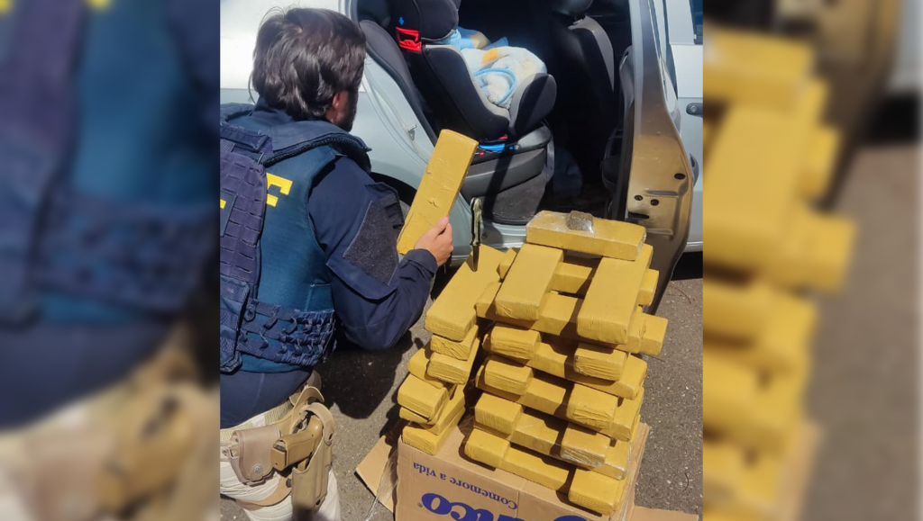 PRF apreende 30 tabletes de maconha e detém três...