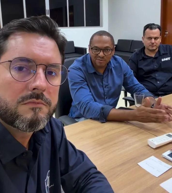 Prefeito de Patos de Minas recebe representantes do DNIT...