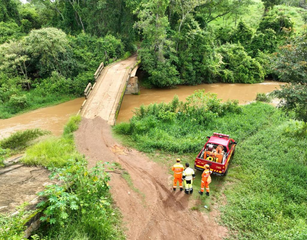 Bombeiros iniciam terceiro dia de buscas por jovem desaparecido no Rio Espírito Santo