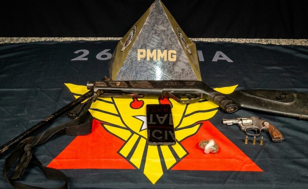 Jovem é preso com drogas e armas durante operação...