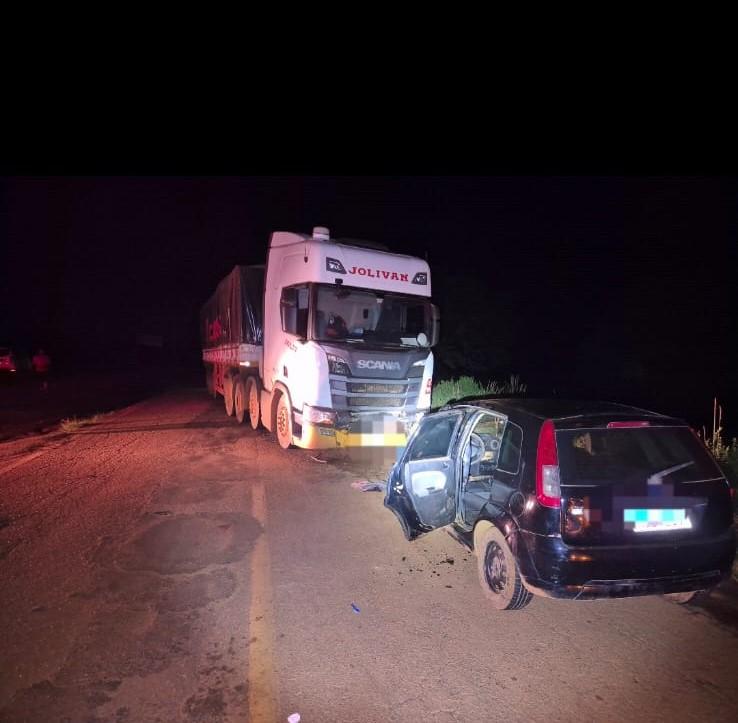 Motorista fica ferido após colisão com caminhão na MG-188 em Coromandel