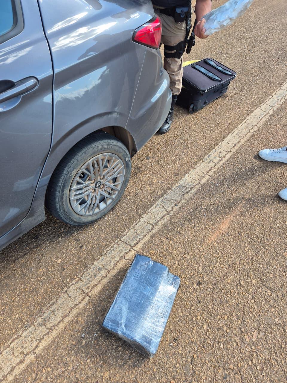 Imagem 3 do post Homem é preso com maconha “Colômbia Gold” escondida em bagagem na BR-352, em Coromandel