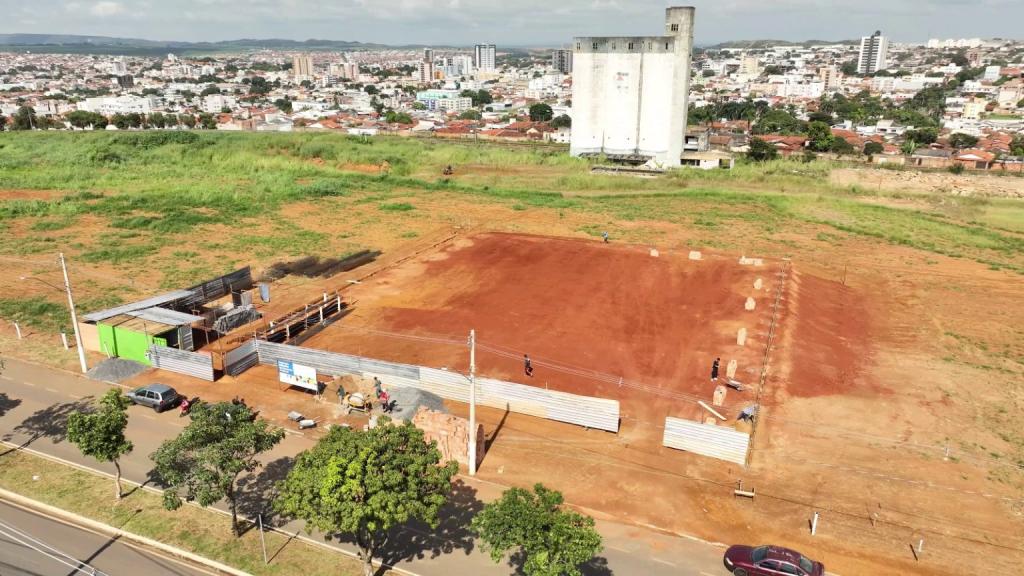 Obras da UBS Morada do Sol, na área da antiga CASEMG, estão na fase de terraplanagem