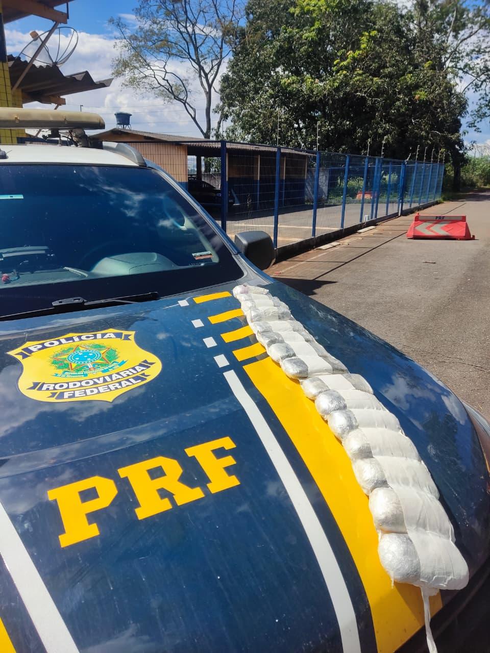 Imagem 1 do post PRF prende na BR-365 mulher que transportava 15 tabletes de haxixe
